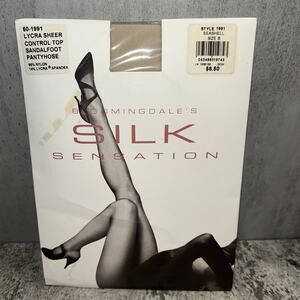 Bloomingdale's Silk Sensations Pantyhose Sz B SEASHELL Lycra Sheer Control Top